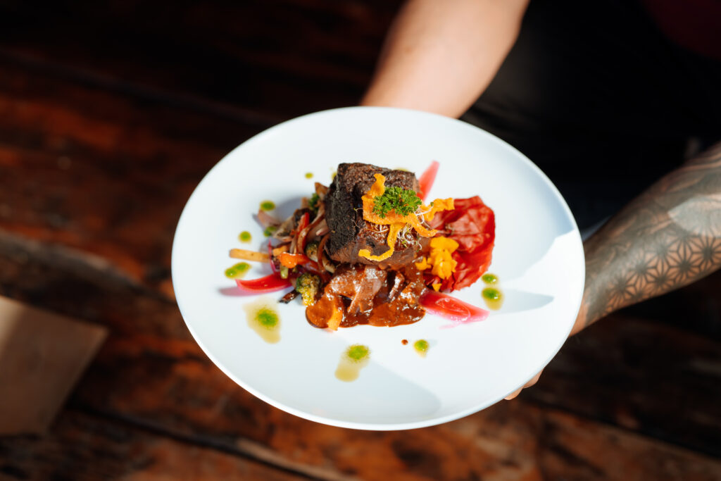 restaurant-underhuset-lofoten-slow-cooked-beef